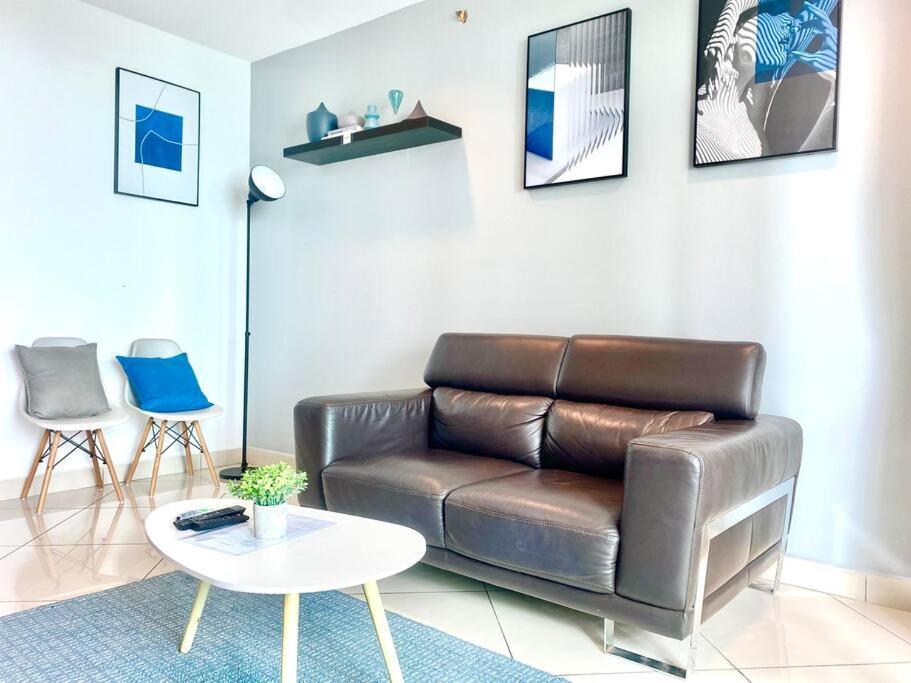 Mansion One Suites - Seaview Modern 2 Bedroom Suites George Town Exterior photo